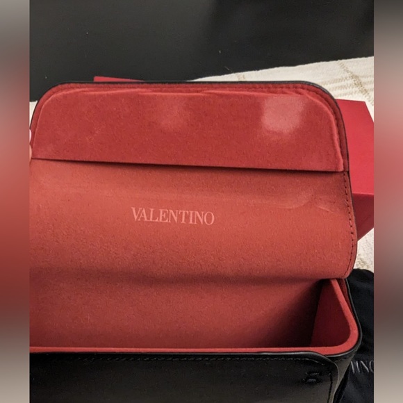 Valentino Sunglasses Polarized - Picture 6 of 10